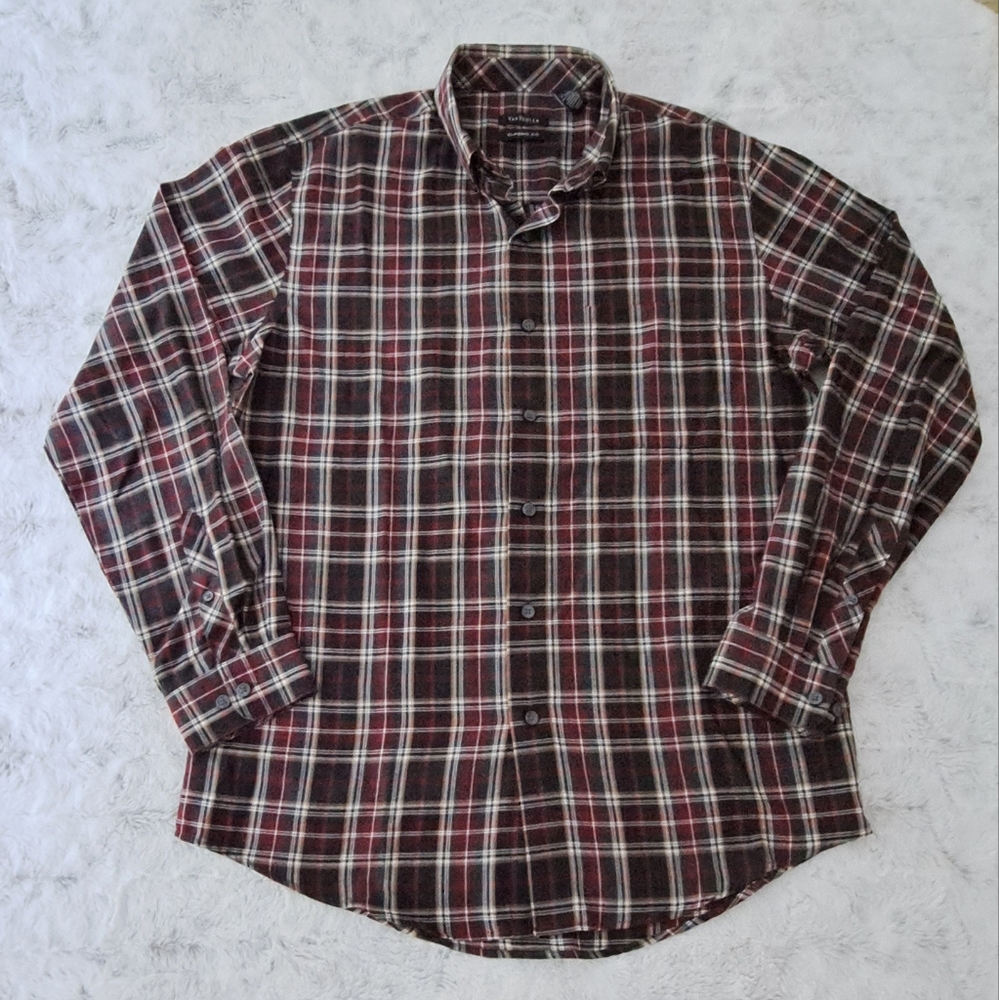 Van Heusen classic fit plaid button front work shirt. Size M 15-151/2.